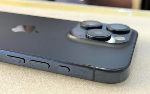 多名用户称iphone15做工差，苹果品控跌落神坛？
