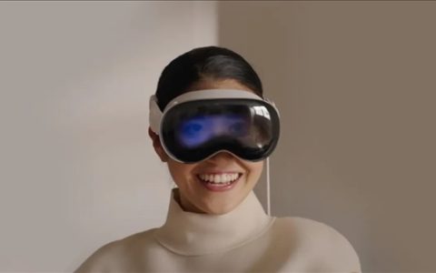 博主用苹果vision pro发微信视频：把老婆吓坏了！