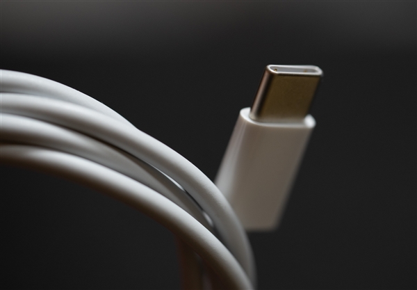 苹果对iphone 15 usb-c加密限制充电速度，或违反欧盟法律