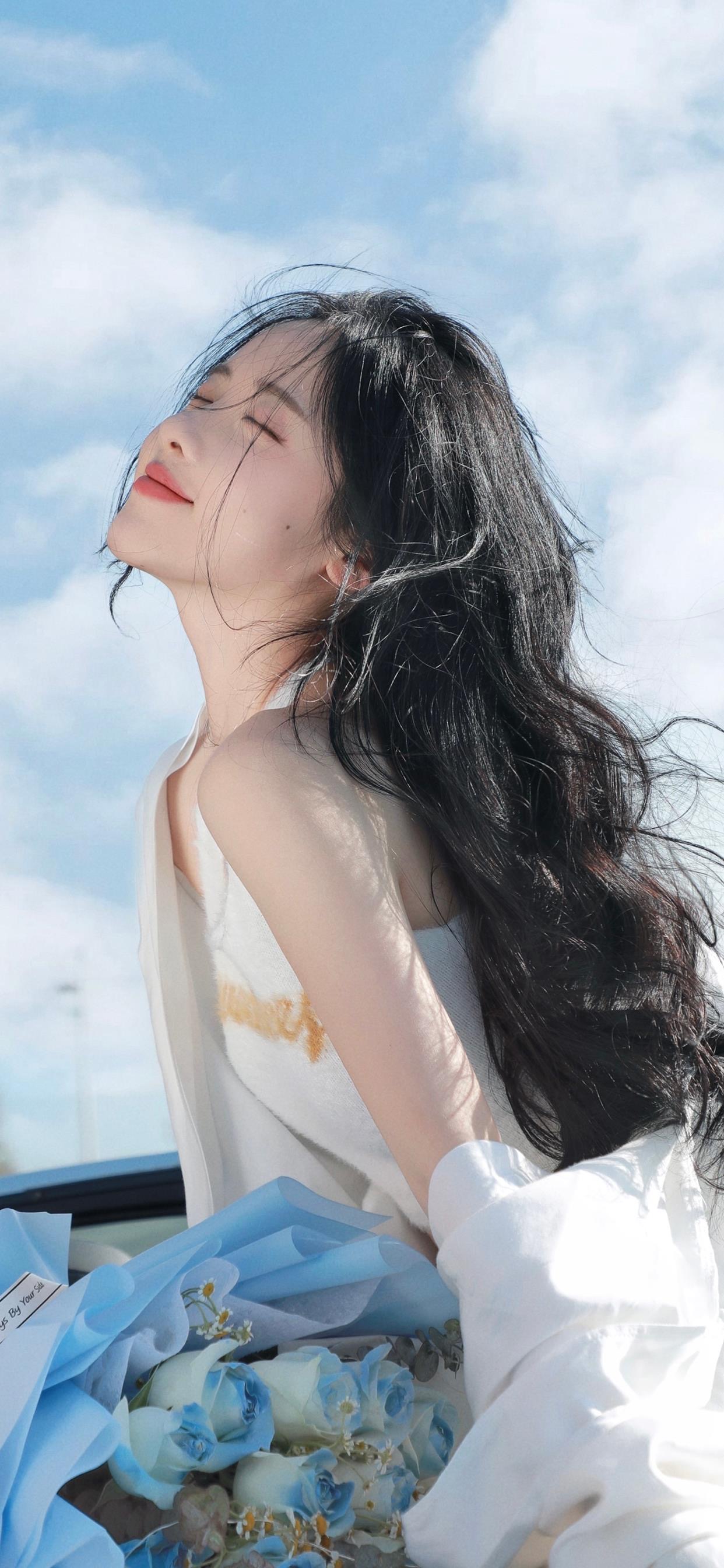 24张手机美女壁纸超清下载 好看又养眼！