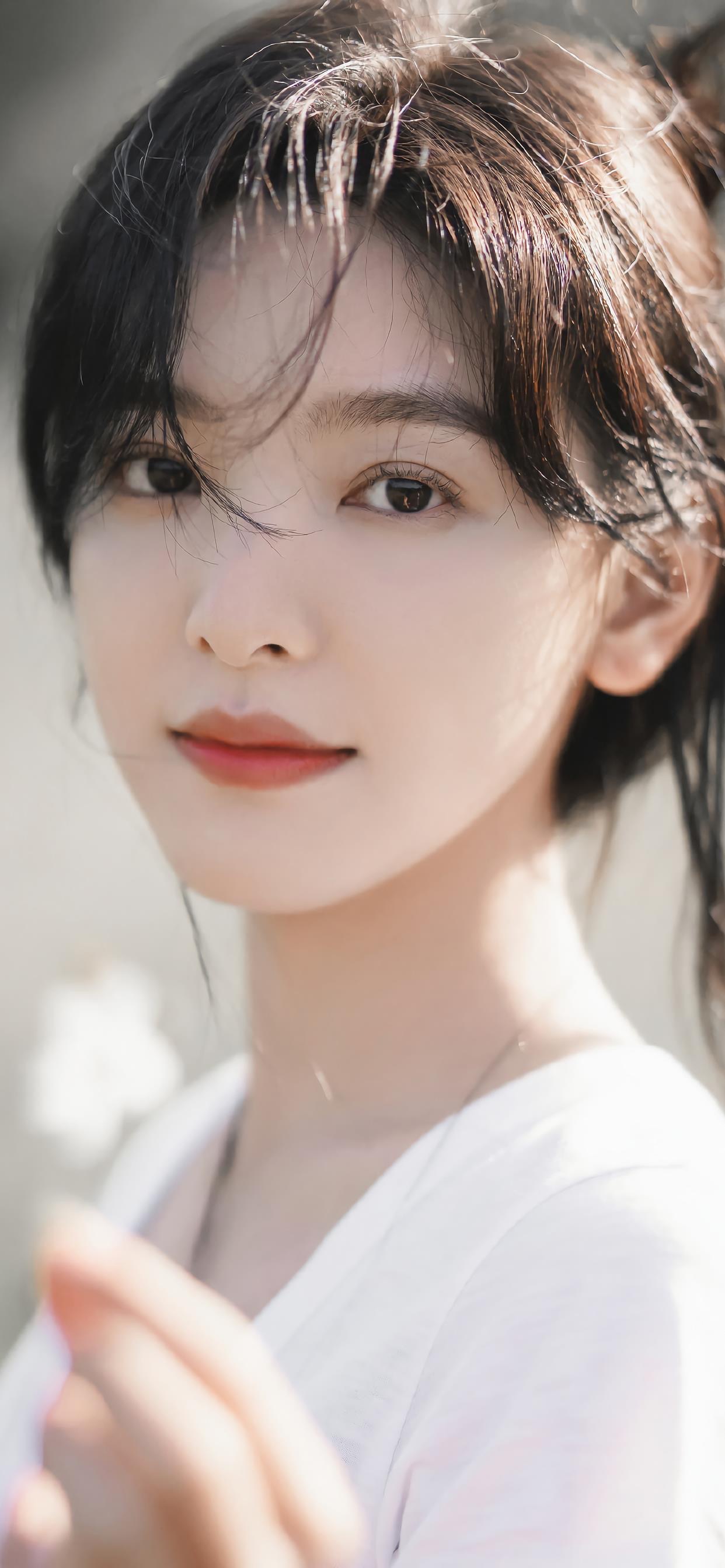 24张手机美女壁纸超清下载 好看又养眼！