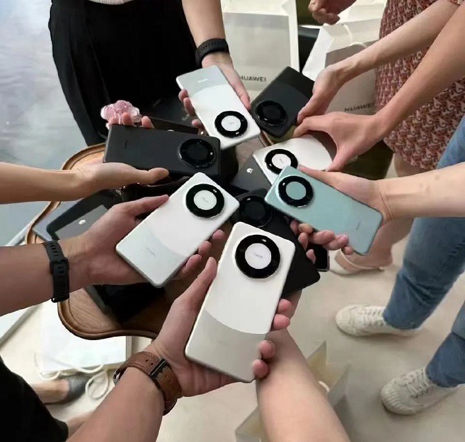 华为mate60 pro突然开售，太震撼了！
